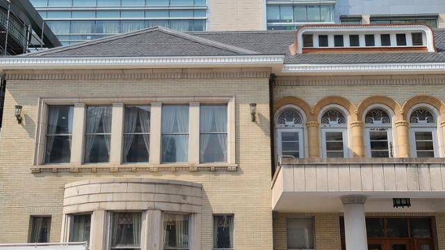 서울 서대문구 독도체험관에서 도보 14분 거리인 백범 김구 사저이자 임시정부청사인 경교장. 2층 창에 백범 선생이 암살될 때 관통한 총알 자국이 남아있다. 이유지 기자