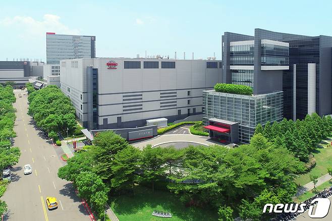 대만 신주 지역에 위치한 반도체 파운드리(위탁생산) 업체 TSMC의 생산공장 전경(TSMC 제공) © 뉴스1