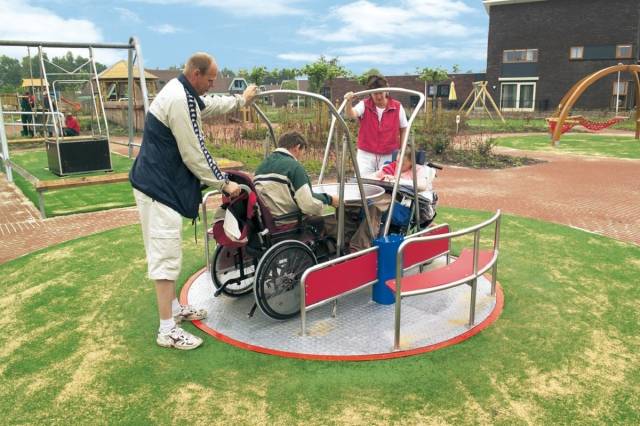 유럽 국가에서는 장애아동을 위한 다양한 놀이기구의 개발이 활발하게 이뤄지고 있다. playgroundcentre 홈페이지 캡처