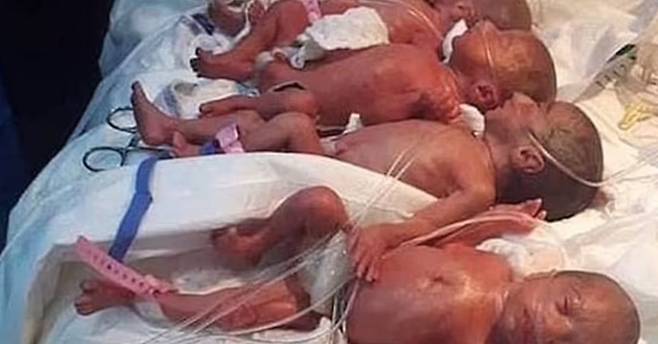 말리 여성이 출산한 아홉 쌍둥이 중 4명의 아기. 페이스북 캡처