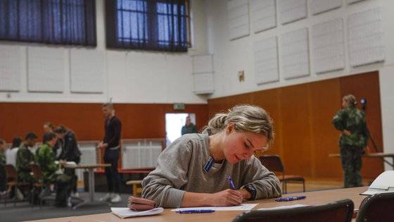 군대 출신에게는 상급 교육 기관을 진학할 때 가산점이 주어진다. 취업 시 혜택은 없지만, 군 경력이 유리하게 작용한다. 사진 노르웨이 군.