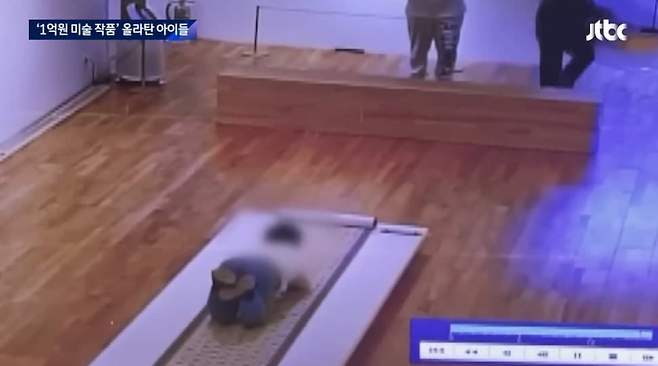 한국화 거장 박대성 화백의 작품을 어린이 2명이 훼손했다. 박 화백은 아이들의 행동을 "문제 삼지 말라"며 선처했다. /사진=JTBC