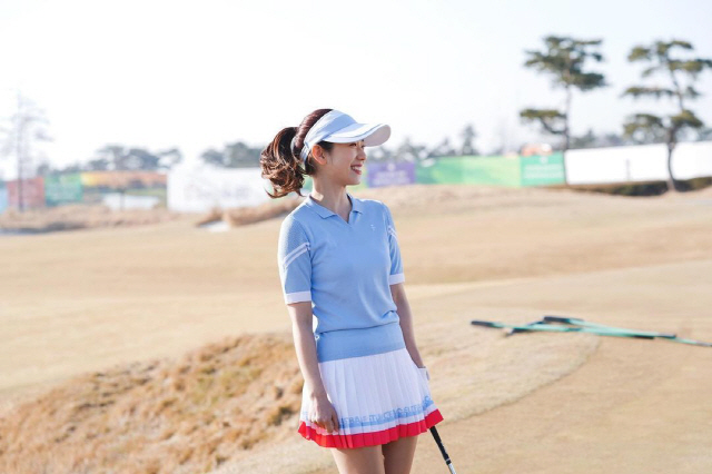 Actor Park Shin-hye reveals Golf course as beautiful looksOn Friday, Park Shin-hye posted several photos with a Golf-shaped emoticon through Instagram.Park Shin-hye announced on November 11 that he is challenging Golf with the words I will escape Golin this year.In the photo, Park Shin-hye, who boasts beautiful looks that make Golf course a photo shoot, is included.Park Shin-hye also boasted beautiful looks for a reliable time, even if he was a college student.Meanwhile, Park Shin-hye recently appeared in the JTBC drama Sisps with Cho Seung-woo.