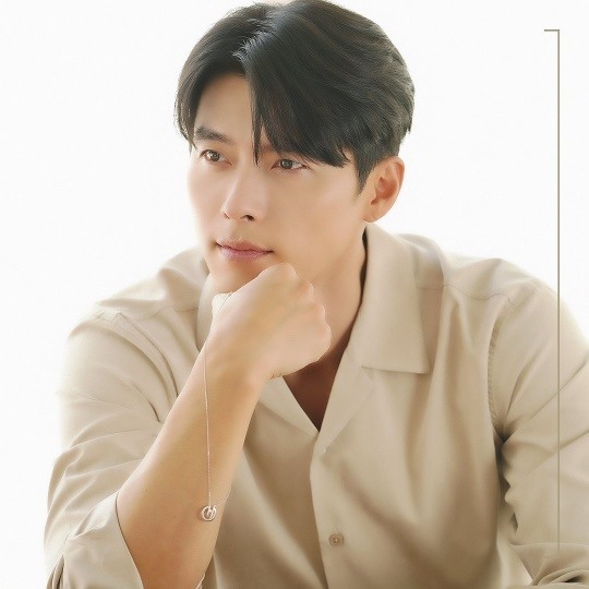 On the 7th, actor Hyun Bins agency VAST Entertainment official Instagram posted a picture with the article If you are with Hyun Bins making # Binnie, which will warm your heart to 25 degrees, _Spring is every day.In the open photo, Hyun Bin is shooting a jewelry brand AD.Hyun Bin recently joined the film Hyojo 2: International.sympathy media