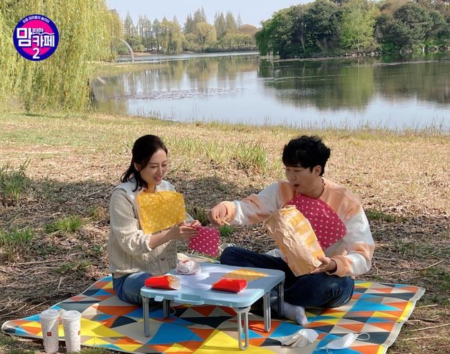 Season2 s new Mammy Cafe gives a more deep smile and empathy.The Tcast E channel s Easy Cafe - season 2, which will be broadcasted on the 24th, will be re-breathed by Lee Dong-gook, Jang Yun-jeong, Hong Hyon-hee, Choi Hee and Bae Yoon Jin, who have been hot for the first season.In addition, various points that were not seen in season 1 wait for mams.Every time, big special guests are waiting. The beginning is the husbands of the members of Mam Cafe.Jang President Jang Yun-jeongs husband Do Kyoung-wan and Hong Hyon-hees husband Jason appear to reveal the daily life of more colorful and realistic mothers.You can get a glimpse of the couples chemistry of Cafe - season 2 which is not open to any entertainment.Talktime is armed with a more powerful laugh: the conversations we share in the studio while watching the casts daily VCRs in the first season were another fun point.The mischievous comments of Jang Yun-jeong, Hong Hyon-hee and the frank conversations without any hesitation for Odintsovo MC Lee Dong-gook also follow in the new season.The show will also add professional advice as well as flashing solutions to the troubles.Outside the studio, the collaboration of members of the MamCafe is activated.Bae Yoon Jing, who is about to give birth, goes to Choi Hee, a senior Odintsovo mother, and takes care of Choi Hees daughter and prepares for childcare.Odintsovo Mom Choi Hee, who is still clumsy, and Bae Yoon Jing, a fearful mother of childcare, are expected to raise sympathy among viewers.The new season will reveal the stories that have not been conveyed by the more sophisticated members, said Jae Young Jae CP, a comfortable Cafe CP. As the five-member system is reorganized, more in-depth episodes will be unfolded.Mammy Cafe shows the daily life of stars in each field and conveys honey tips that help real life such as laughter and childcare.In fact, the broadcast reviews were poured out in the Mam Cafe, and related videos were over 1 million views and received hot attention.Mammy Cafe - season 2 will be broadcasted on Tcast E channel at 8:50 pm on the 24th and can be watched on Netflix.Prior to this, you can get real-time news on the official Instagram and YouTube E channels.
