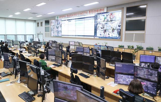 대전시가 운영하는 CCTV관제센터는 폭력, 절도 등의 범인 검거에 큰 역할을 하고 있다. 대전시 제공