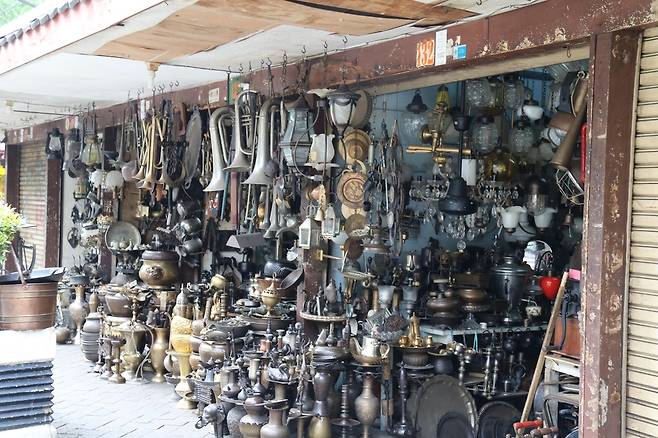 네덜란드, 일본 식민시절 골동품 즐비 [자카르타=연합뉴스]