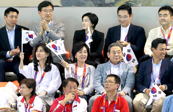 The family of deceased Samsung Electronics Chairman Lee Kun-hee watch a swimming match at the 2012 Summer Olympics in London. [JOINT PRESS CORPS]