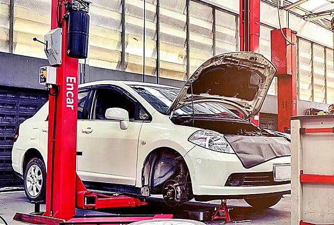 중고차 상태 진단 장면 [사진 제공=엔카닷컴]