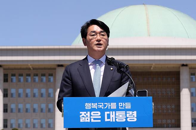 5월9일 오전 국회 잔디광장에서 박용진 더불어민주당 의원이 기자회견을 열고 대권 도전을 공식화했다. ⓒ연합뉴스