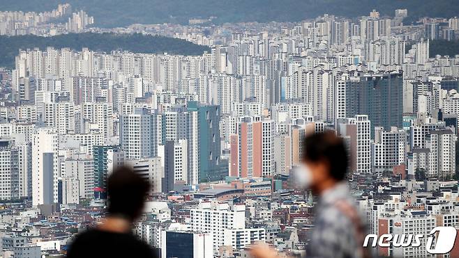 남산타워에서 바라본 서울 아파트 단지. 2021.5.3/뉴스1 © News1 오대일 기자