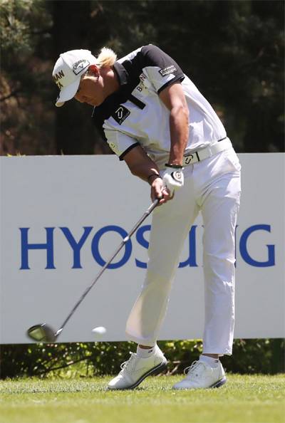 허인회는 `8자 스윙`과 같은 백스윙을 한 뒤 머리를 떨어뜨리면서 팔을 주로 사용하며 다운스윙을 한다. 안정성은 떨어지지만 감각이 좋은 허인회이기 때문에 할 수 있는 스윙동작이다.  [이충우 기자]