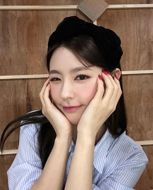 Group (G)I-DLE member Mi-yeon has opened a new SNS.On Thursday, Mi-yeon released his first post after opening a personal Instagram account; he posted a picture with the article Opening the Instagram of Noodles.Mi-yeon in the shared photo is posing calyx with both hands on his chin.With clean ceramic skin and distinctive features, he is maximizing his cute charm by frowning slightly on one side of his eyes.Mi-yeon followed the official Instagram of (G)I-DLE, member Wugi and Minnis personal Instagram, signaling full-scale communication.The netizen who saw this quickly ran and responded such as I congratulate you so much on the opening of Mi-yeon Instagram and Happy! Please upload a lot of pretty pictures in the future!