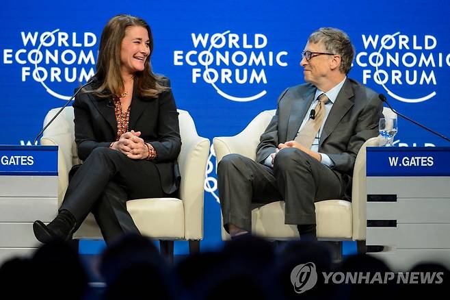 2015년 다보스 포럼에 함께 참석했던 빌 게이츠-멀린다 게이츠 부부 [AFP=연합뉴스 자료사진]