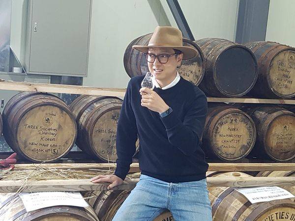 쓰리 소사이어티스 도정한 대표는 수제맥주 회사인 핸드 앤 몰트를 2018년 AB인베브에 매각했다. 제2의 창업이 위스키다.