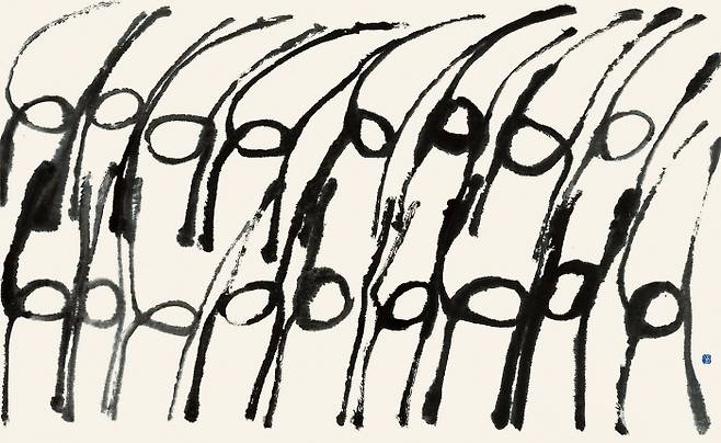 산정 서세옥, ‘춤추는 사람들’, 1989, 닥종이에 수묵, 163.5x259cm. 성북구립미술관 제공