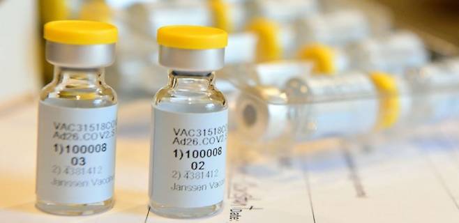 존슨앤드존슨의 자회사 얀센이 개발한 코로나19 백신은 바이러스를 유전자 전달체로 쓰는 바이러스 벡터 방식이다. 존슨앤드존슨 제공