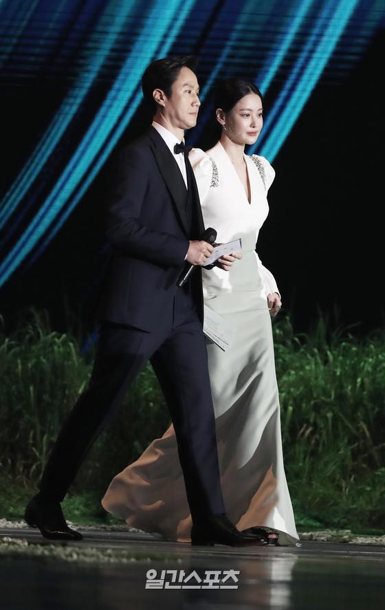 Jung Woo and Oh Yeon-seo arrived at the 57th Baeksang Arts Grand Prize thalamus held in KINTEX, Ilsan, Gyeonggi Province on the afternoon of the 13th.The 57th Baeksang Arts Grand Prize, the only comprehensive art awards ceremony in Korea that includes TV, movies and plays, was held in consideration of the Corona 19 situation after last year.Goyang =