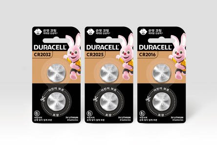 DURACELL이 지난 2월 출시한 무독성 쓴맛 코팅 적용 리튬 동전 건전지.