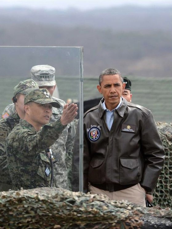 2012년 9월 비무장지대(DMZ)를 방문한 버락 오바마 전 미국 대통령. 북한에 대해 '전략적 인내' 정책을 고수한 그의 재임 기간 동안 북한은 핵무기 고도화를 이뤘다. [중앙포토]