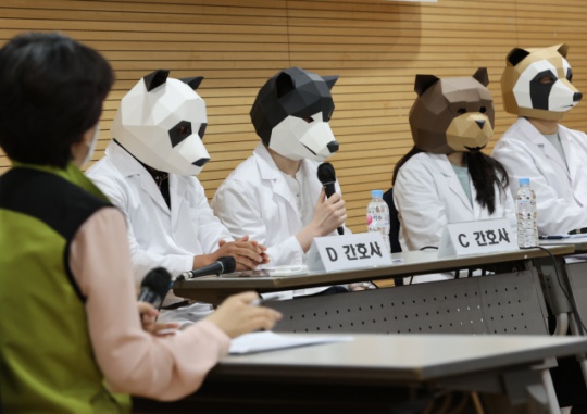 Animal Masks to Avoid Exposing Identities: On May 12, International Nurses Day, nurses wearing animal masks to avoid exposing their identities give statements about the status of illegal medical practices by nurses due to the shortage of doctors at a symposium organized by the Korean Health and Medical Workers’ Union at Hi Seoul Youth Hostel in Yeongdeungpo-gu, Seoul. Yonhap News