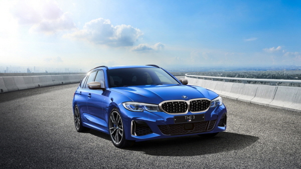 BMW 샵 온라인 1월 한정판 모델 `M340i xDrive 투어링 산 마리노 블루` [사진 제공 = BMW코리아]