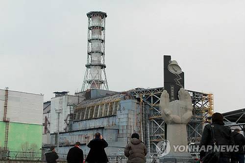 (체르노빌[우크라이나]=연합뉴스) 유철종 특파원 = 1986년 사고 후 콘크리트 방호벽으로 덧씌워진 체르노빌 원전 4호기 원자로.