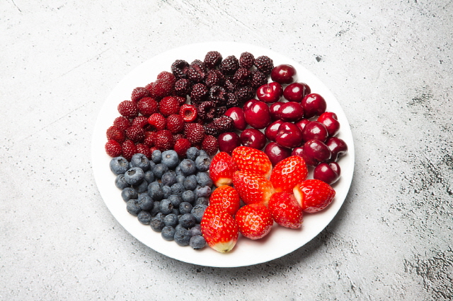 딸기, 블루베리와 같은 베리류는 기억력과 집중력 향상에 도움이 된다./사진=클립아트코리아