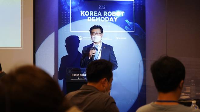 손웅희 한국로봇산업진흥원장은 14일 열린 '2021 코리아 로봇 데모데이'에서 환영사를 하고 있다. /사진=진흥원 제공