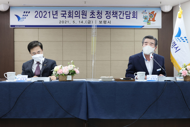 김동일(오른쪽)보령시장과 김태흠 국회의원 *재판매 및 DB 금지