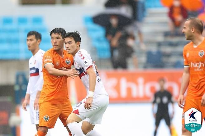 강원과 수원FC가 0-0으로 비겼다. (한국프로축구연맹 제공) © 뉴스1