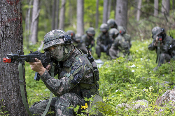 오는 21일까지 육군과학화전투훈련단에서 진행되는 ‘신임장교 KCTC 전투훈련’에 참가한 신임장교들. 육군 제공