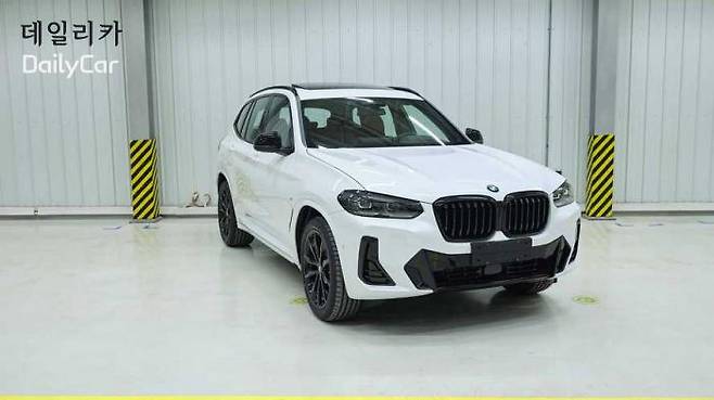 BMW, 2022년형 X3 LCI </figcation>