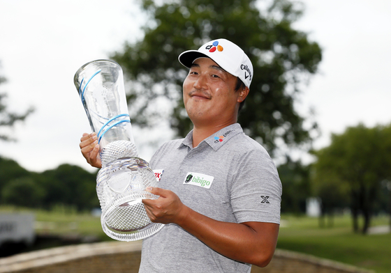 Lee Kyoung-hoon holds the Champions Trophy after winning the AT&T Byron Nelson golf tournament in McKinney, Texas on Sunday. [AP]
