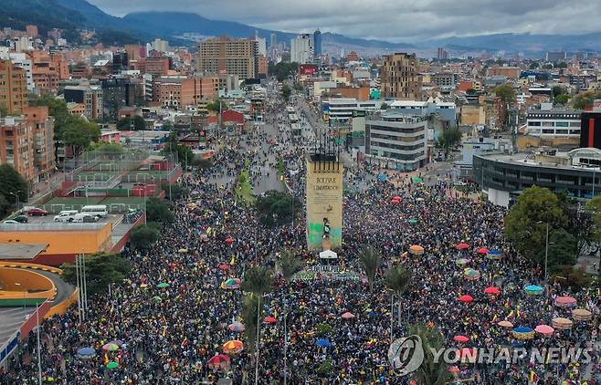 15일(현지시간) 콜롬비아 보고타 시위 [AFP=연합뉴스]