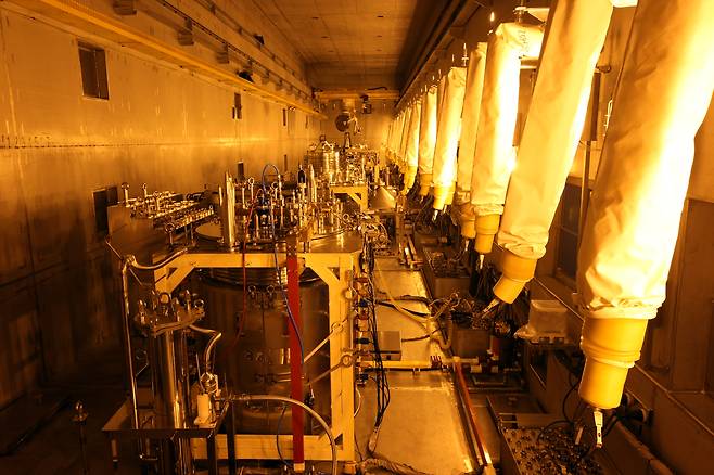 모의 핵연료를 이용해 파이로프로세싱 공정을 실험해 볼 수 있는 시설. 한국원자력연구원 제공