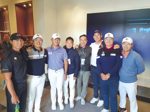 지난 2019년 CJ컵 당시 출전한 후원선수들과 김유상 부장(오른쪽 네번째).