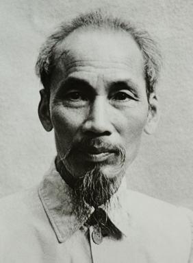 베트남 시민들이 즐겨 쓰는 호찌민의 호칭 '호 아저씨Bác Hồ)'는 정치인이 누릴 수 있는 최고의 칭호일 것이다. 위키피디아