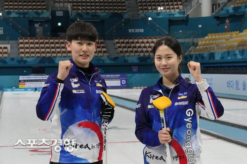 컬링 믹스더블 국가대표 김지윤(왼쪽), 문시우. 대한컬링연맹 제공