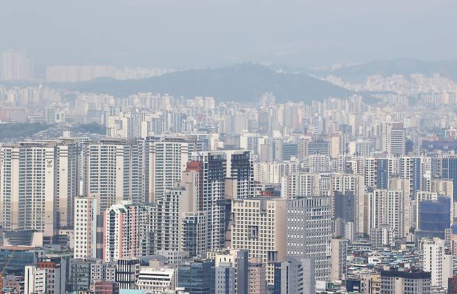 서울 남산에서 바라본 서울시내 아파트 밀집지역 모습. [연합]