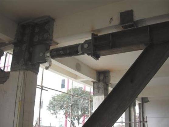 댐퍼는 바람과 충격에 의한 공명 현상을 줄이기 위해 고층 건물 내부에 설치하는 구조물이다. [바이두 캡쳐]