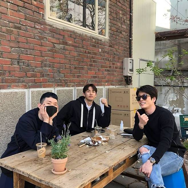 Group 2AM Jinwoon has released daily life with its members.On May 21, Jeong Jinwoon posted several photos on his Instagram with an article entitled I love you # 2AM # I want to see # 2AM with the article I wish you a birthday in May, but I ordered you without your name.In the open photo, 2AM members Jeong Jinwoon, Jo Kwon, Imsung and Lee Chang-min pose affectionately. The friendship of those who do not change over time is admiring.The netizens who watched the photos responded I like to see, I am waiting for a comeback, It is cool and Happy Birthday.2AM, which debuted in 2008 with a single album Insong, received a lot of love based on stable singing ability.In 2011, he won the 5th Mnet 20s Choice Pocari Sweat Hot Balance Star Award, the 20th High1 Seoul Song R & B Ballad Award, and the 20th High1 Seoul Song Award.Meanwhile, 2AM is preparing for a full comeback in seven years.Jinwoon agency Mystic Story, Jo Kwon agency Cube Entertainment said, 2AM is positively discussing the return of the whole body.