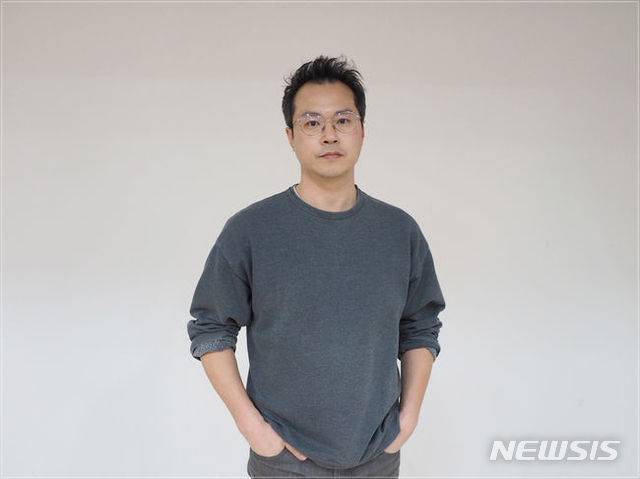 [서울=뉴시스] 배우 백현진. 사진 = 에스더블유엠피. 2021.5.21. 2021.5.21. photo@newsis.com