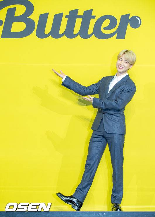 [OSEN=민경훈 기자]방탄소년단(BTS) 지민이 무대 위에서 포토타임을 갖고 있다./ rumi@osen.co.kr