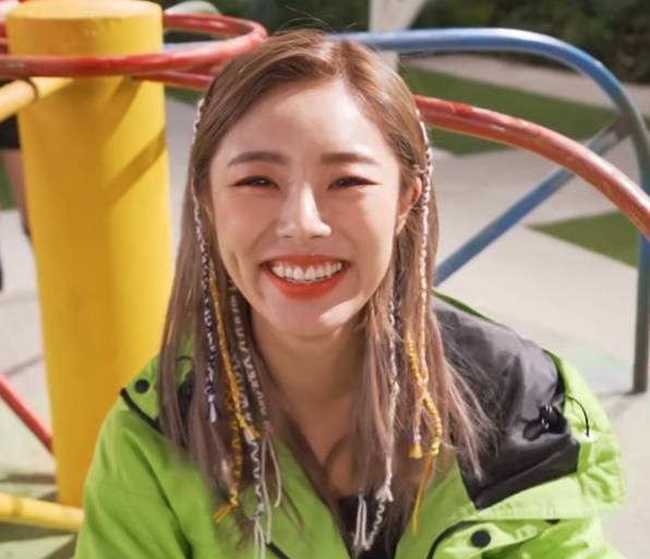 출처: 마마무 공식 유튜브 '[휘인] 고고베베(gogobebe) Making Film' 영상 캡처