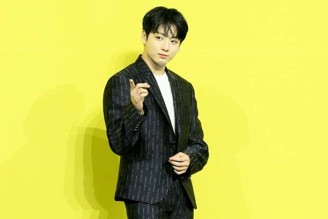 막내 정국의 경우 앞서 독일 브랜드 M 사의 차를 개인 차량으로 몰고 다녔던 것으로 알려졌다. 한국일보 자료사진