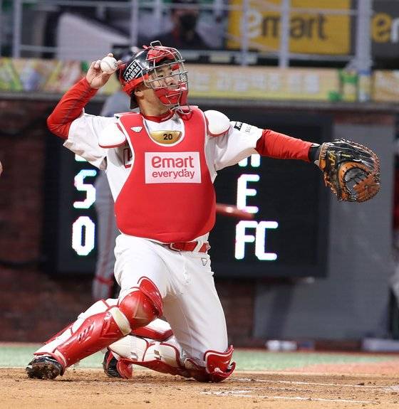 SSG 수비가 흔들렸다. SSG 제공