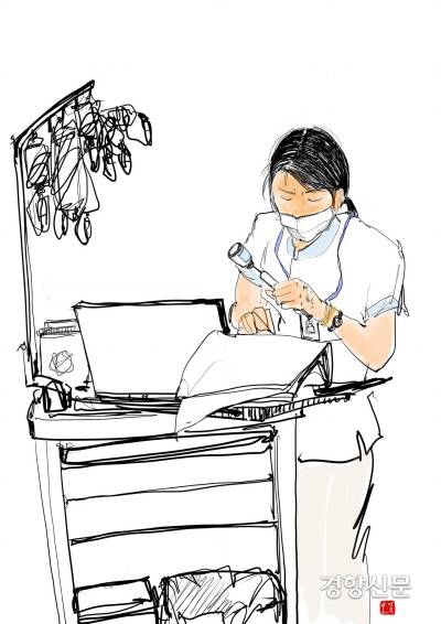 업무를 하고 있는 간호사. | 페이스북 페이지 ‘간호사 이야기’ 갈무리