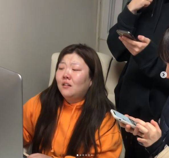 출처: 홀리SNS