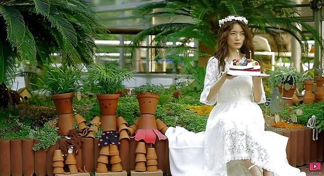 출처: 셀럽파이브 '안 본 눈 삽니다' MV 화면 캡처